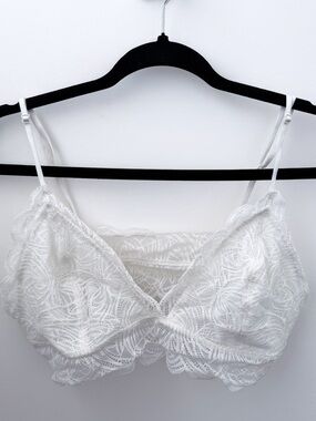 Aritzia Talula White Lace Bralette Size L Feminine Soft Girl
